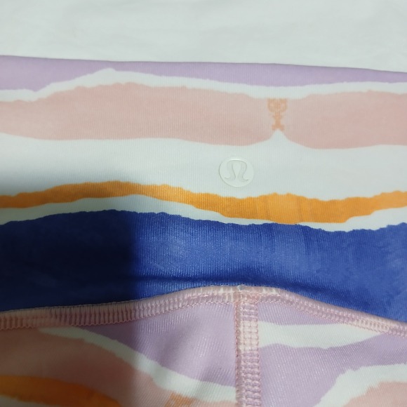 Lululemon Workout Capri Leggings High Rise Purple Orange Print Size 12 - Picture 6 of 6